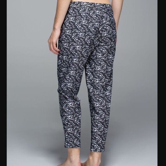 Lululemon Jet Crop Size 4 - Picture 10 of 12